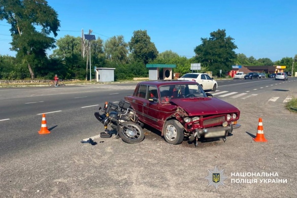 На Черкащині зіткнулися легковик і мотоцикл: двоє людей у лікарні