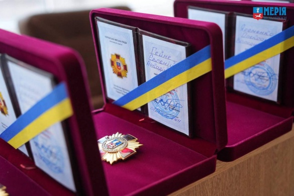 Родинам п'ятьох полеглих захисників у Черкасах вручили нагороди