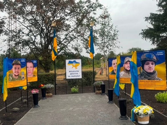 У Цвітковому відкрили Алею пам'яті на честь п'ятьох полеглих військових