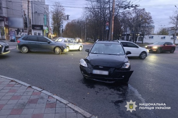 У Черкасах у ДТП на перехресті постраждала 25-річна водійка