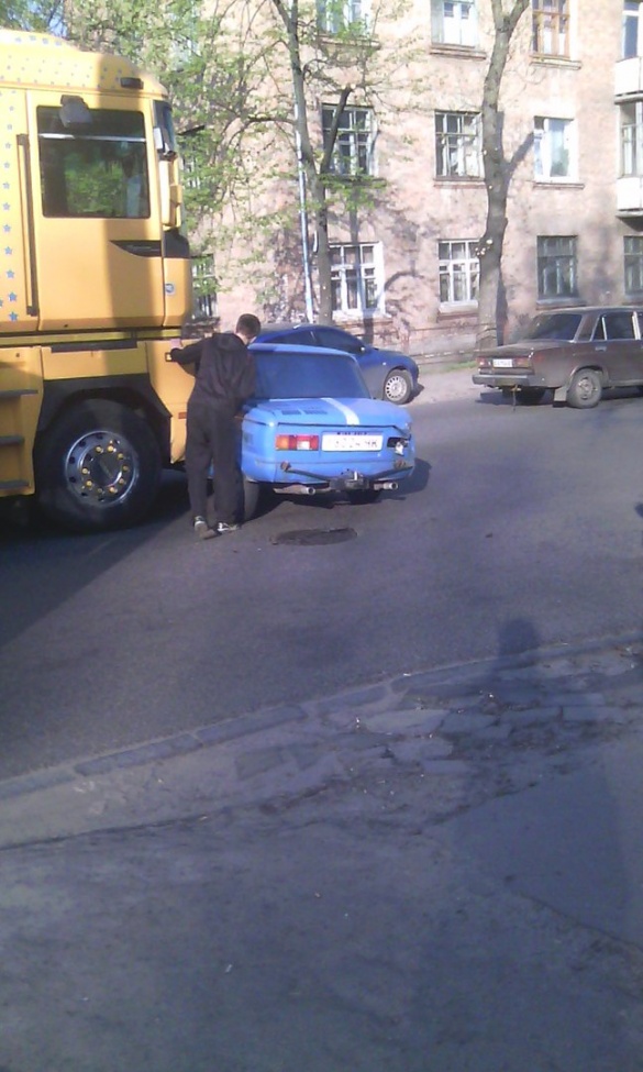ДТП на черкащині: вантажівка і легковик не поділили дорогу (фото)
