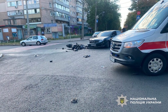 У Черкасах зіткнулися автомобіль і мотоцикл